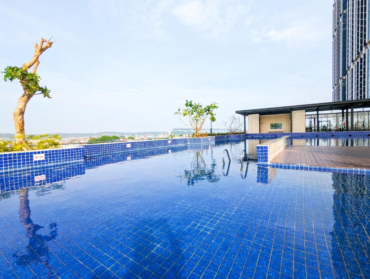 Lovina 1806 At Pollux Meisterstadt Apartemen Batam