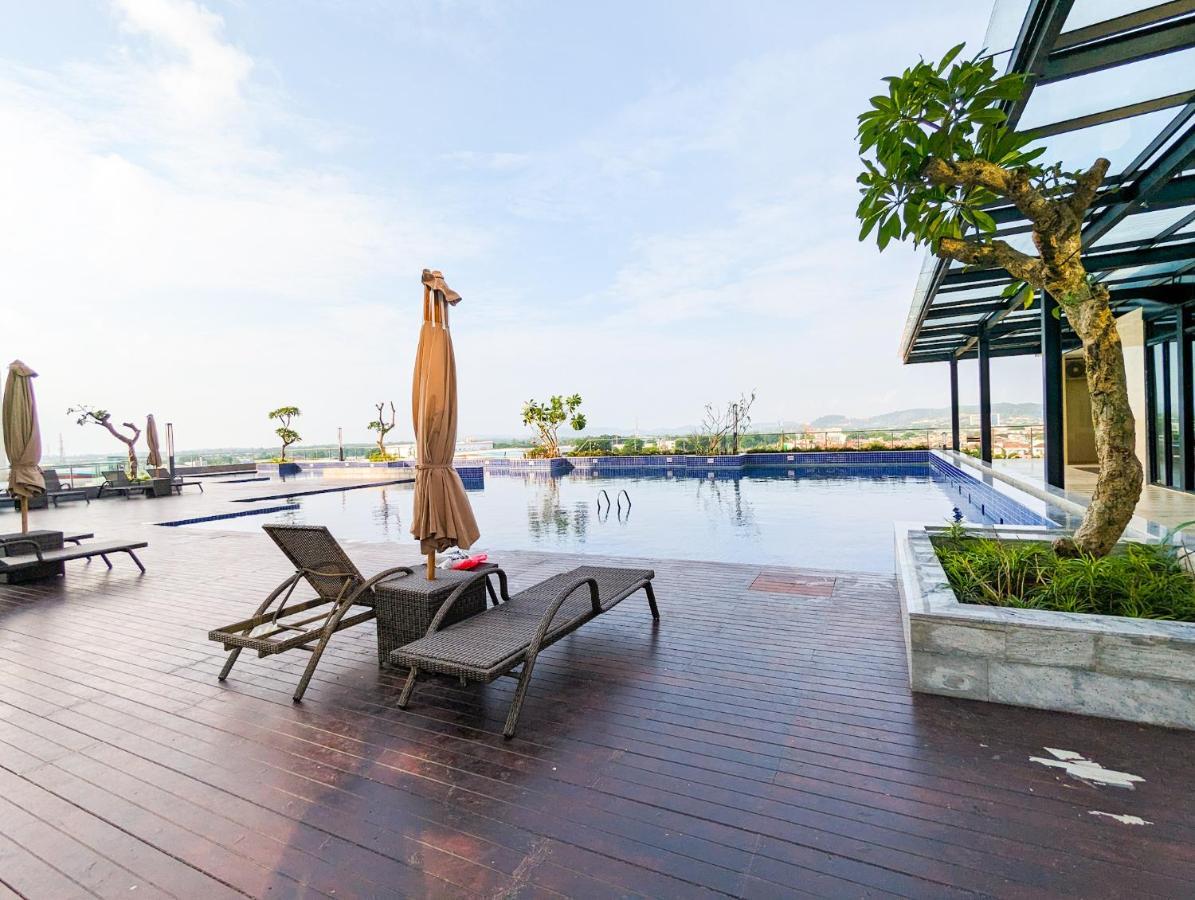 Apartemen Lovina 1806 At Pollux Meisterstadt